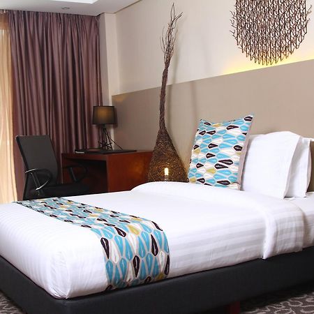 The Oriental Hotel Bataan Маривелес Экстерьер фото