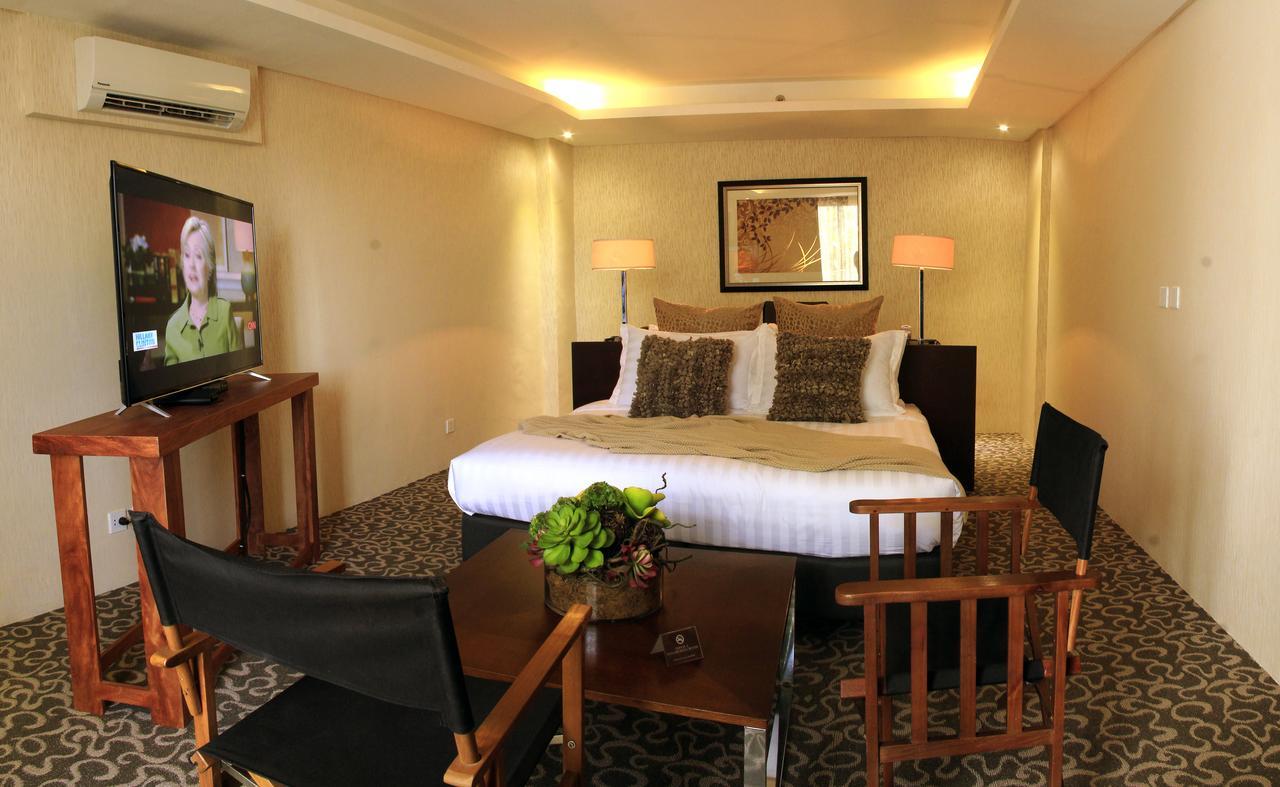 The Oriental Hotel Bataan Маривелес Экстерьер фото