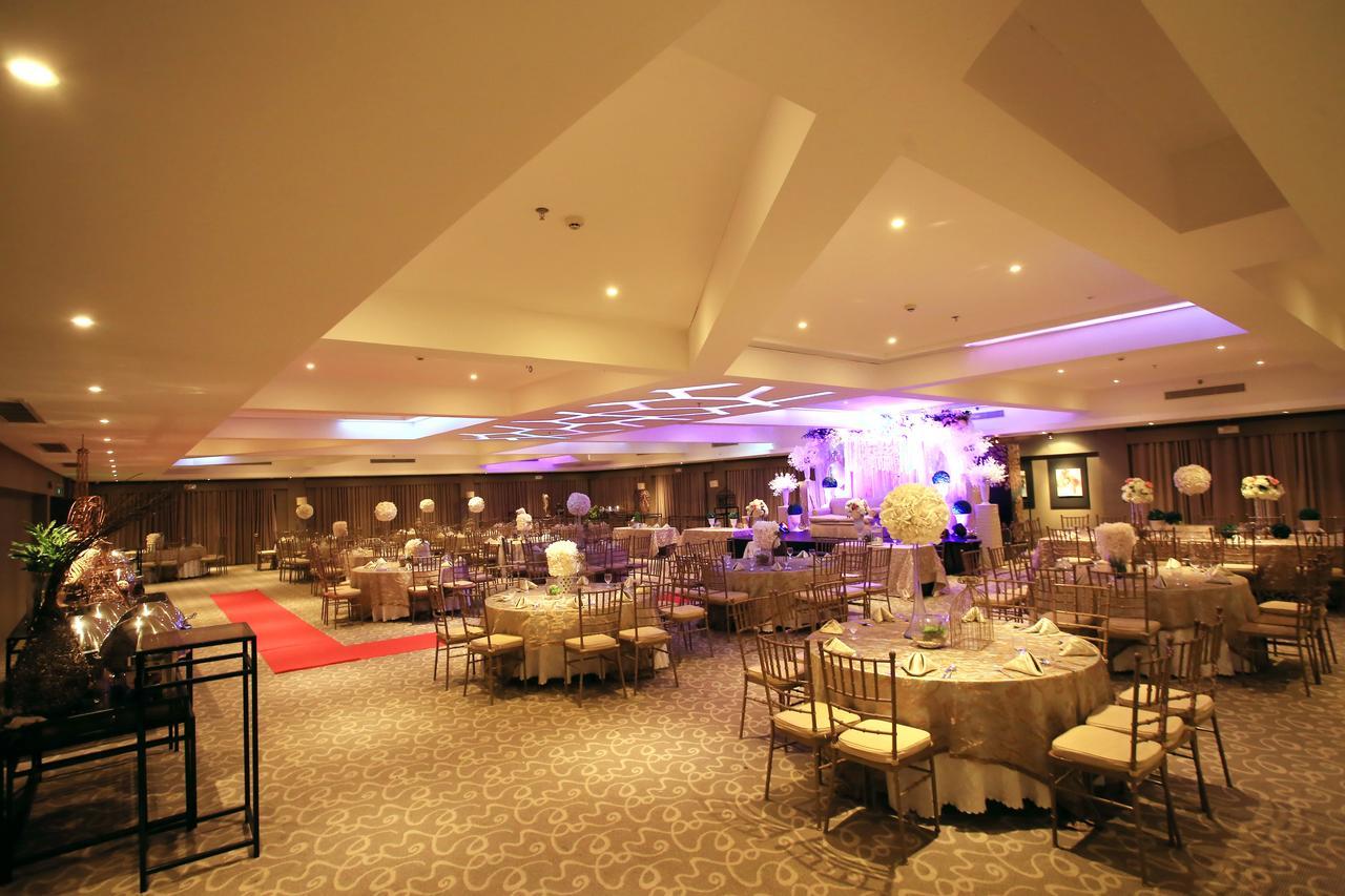 The Oriental Hotel Bataan Маривелес Экстерьер фото